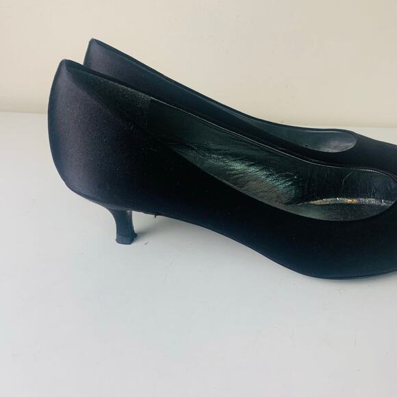 Stuart Weitzman Size 10 Poco Black Satin Pumps Kitten Heels Pointed Toe Classic - Picture 5 of 14